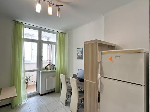 квартира за адресою Сім'ї Кульженків вул. (Петра Дегтяренка), 35