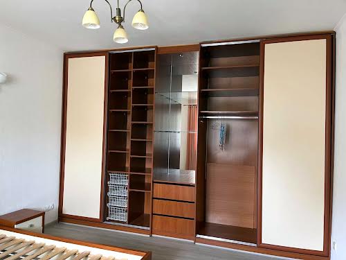квартира за адресою Анни Ахматової вул., 13