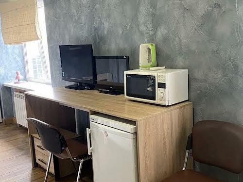 комерційна за адресою Руставелі вул., 31
