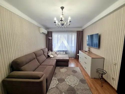 квартира за адресою Шкільна вул. (Героїв Сталінграда), 18