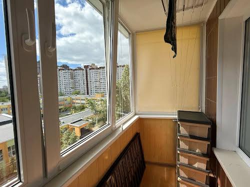 квартира за адресою Каштанова вул., 11