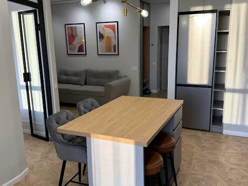 квартира за адресою Домбровського вул., 75