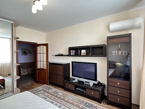 квартира за адресою Сім'ї Кульженків вул. (Петра Дегтяренка), 35