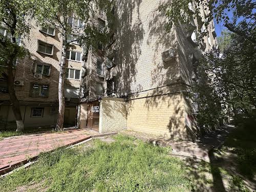 комерційна за адресою Саксаганського, 45