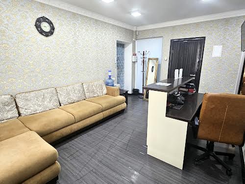 комерційна за адресою Мечникова вул., 16