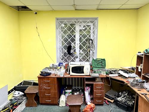 комерційна за адресою Лісового вул., 42