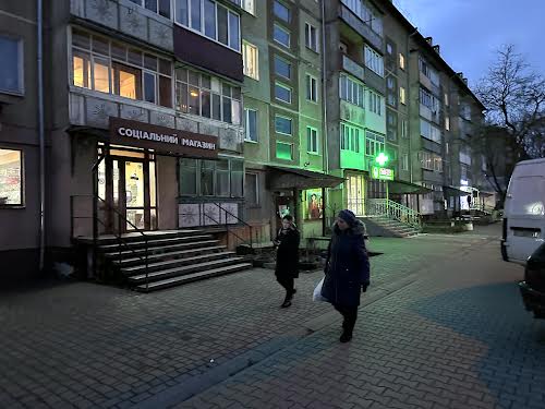 комерційна за адресою Василя Симоненка вул., 6