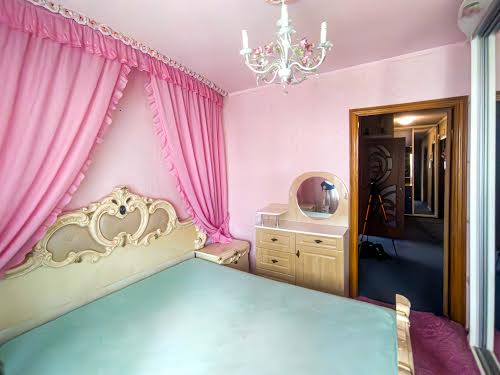 квартира за адресою Червоної калини, 65