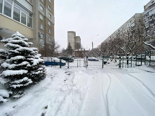 квартира за адресою Балакірєва вул., 23А