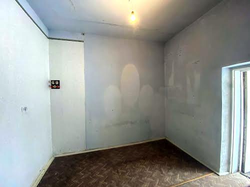 комерційна за адресою Конякіна вул., 8