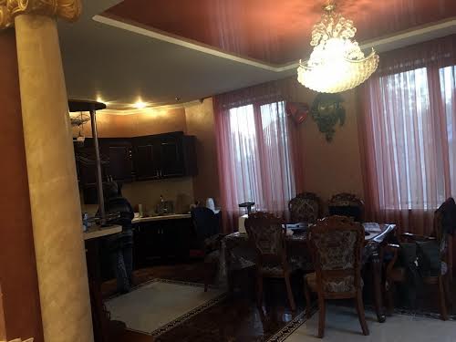 будинок за адресою Новоселів вул.