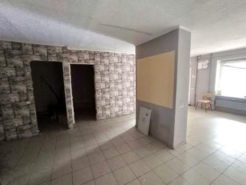 комерційна за адресою Робоча вул., 75