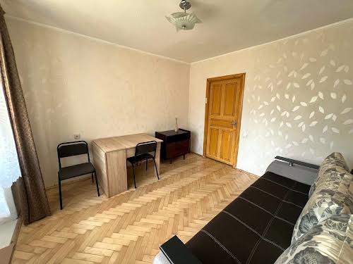 квартира за адресою Гната Хоткевича вул., 42