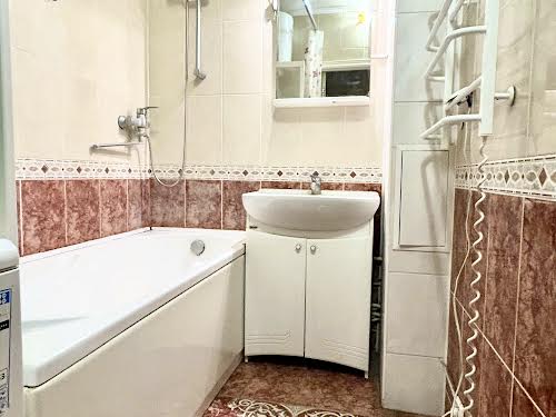 квартира за адресою Ревуцького вул., 42Б