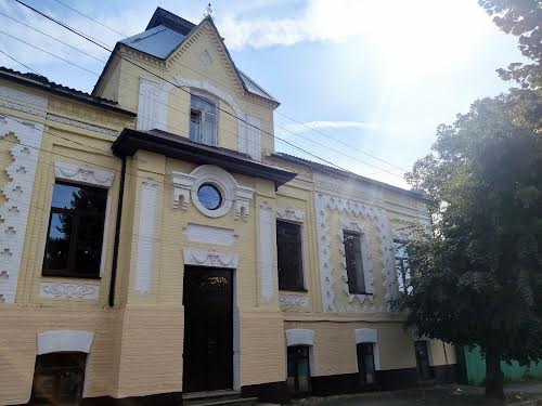 комерційна за адресою Віктора Косенка вул., 8
