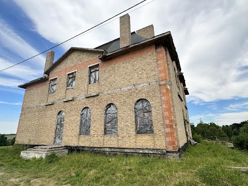 комерційна за адресою с. Лісники, Суворова вул., 1