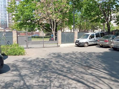 комерційна за адресою Батальйону 
