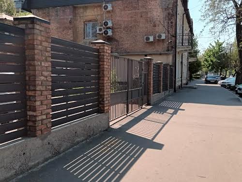 комерційна за адресою Батальйону 