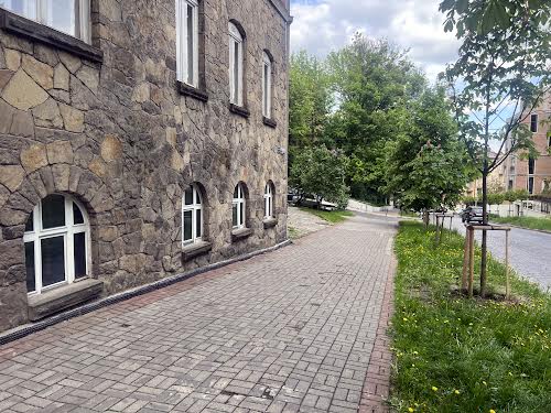 комерційна за адресою Героїв Майдану вул. (Гвардійська), 28