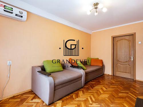 квартира за адресою Івана Їжакевича вул., 4