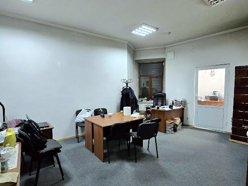 комерційна за адресою Івана Тиктора вул., 10