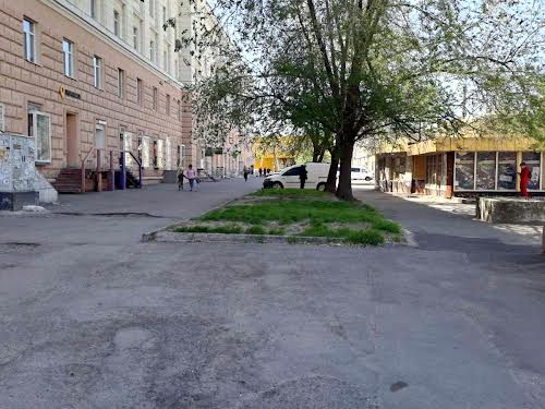 комерційна за адресою Дмитра Яворницького просп. (Карла Маркса), 121а