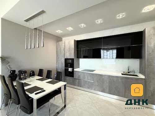 квартира за адресою Літературна вул., 1А