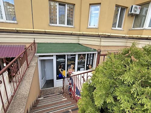 комерційна за адресою Миру вул., 36
