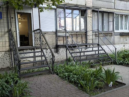 коммерческая по адресу Святоюріївська ул., 10/2