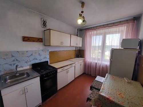квартира по адресу Героїв України, 1