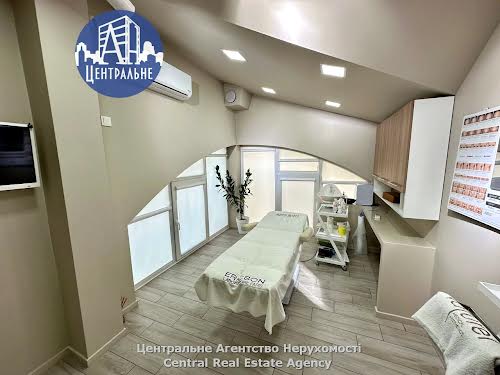 комерційна за адресою Сторожинецька вул., 1