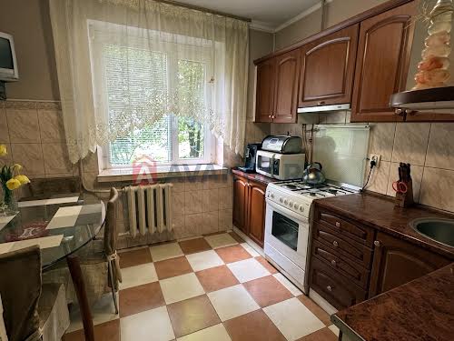 квартира за адресою Кирила Трильовського вул., 1