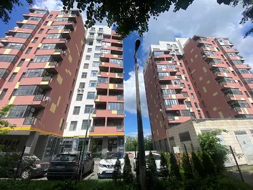 комерційна за адресою Загорівська вул. (Багговутівська), 1-В