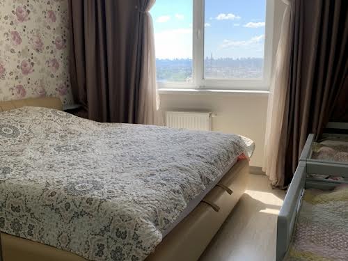 квартира за адресою Сім'ї Кульженків вул. (Петра Дегтяренка), 31-А
