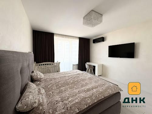 квартира за адресою Літературна вул., 1А