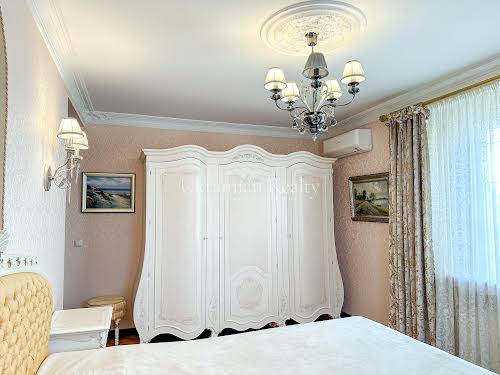 будинок за адресою с. Лісники, Сонячна вул., 9