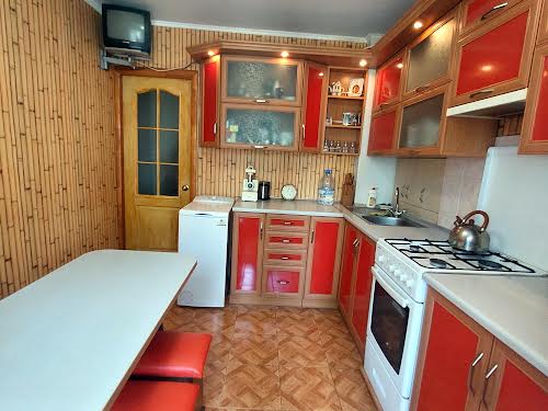 квартира за адресою Космонавтів вул., 146б