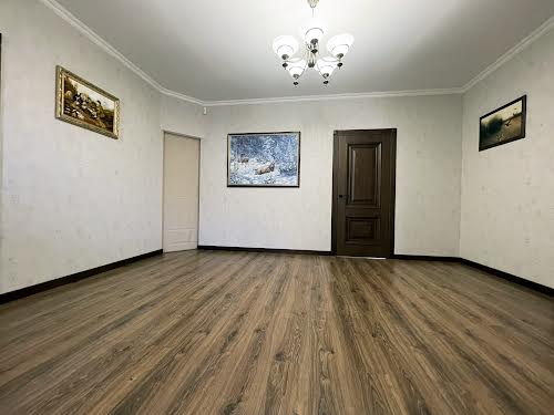 дом по адресу с. Погребы, Покровська
