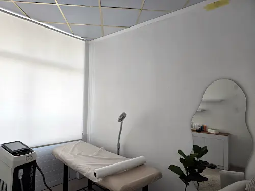 комерційна за адресою Дніпровська набережна вул., 26б