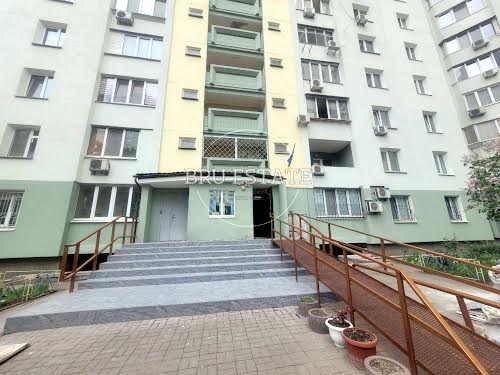квартира за адресою Драгоманова вул., 8-Б