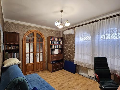будинок за адресою Закарпатська вул., 12