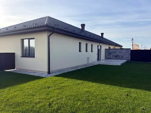 будинок за адресою с. Минай, Довженка, 12