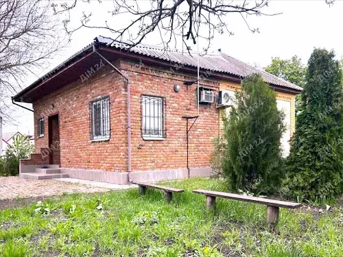 будинок за адресою с. Великі Сорочинці, Центральна, 1