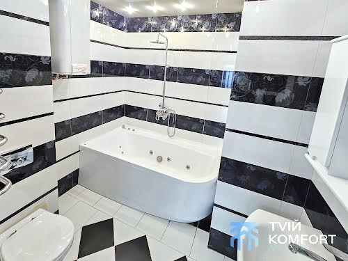 квартира за адресою Анни Ахматової вул., 48