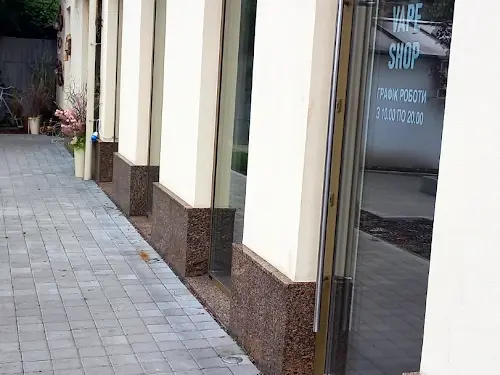комерційна за адресою Різні пл., 1