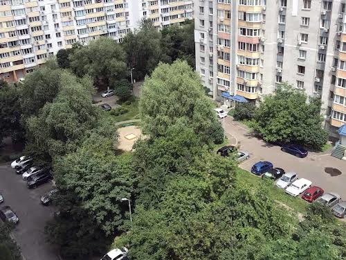 квартира за адресою Анни Ахматової вул., 35-А