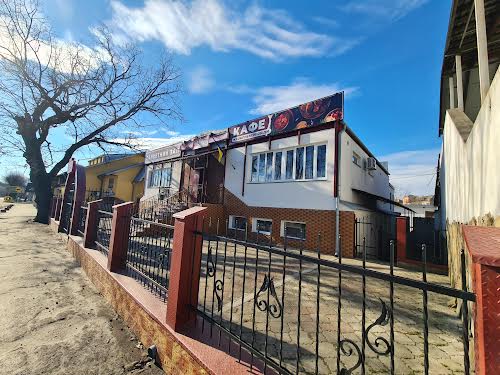 комерційна за адресою пл. Злуки, 1