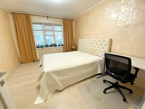квартира за адресою Автозаводська вул., 81