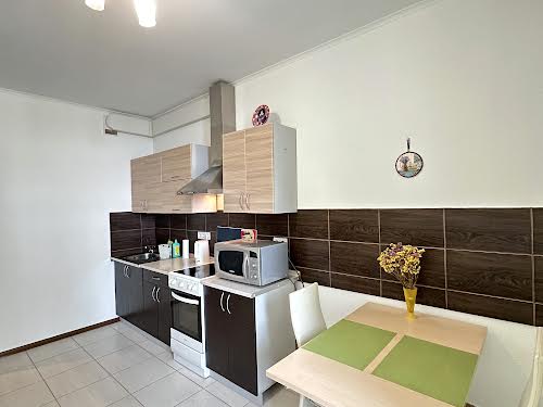 квартира за адресою Сім'ї Кульженків вул. (Петра Дегтяренка), 35