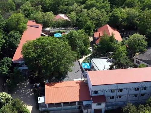 коммерческая по адресу набережна, 1